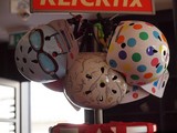 Des casques vélos de toutes les tailles et motifs très sympas